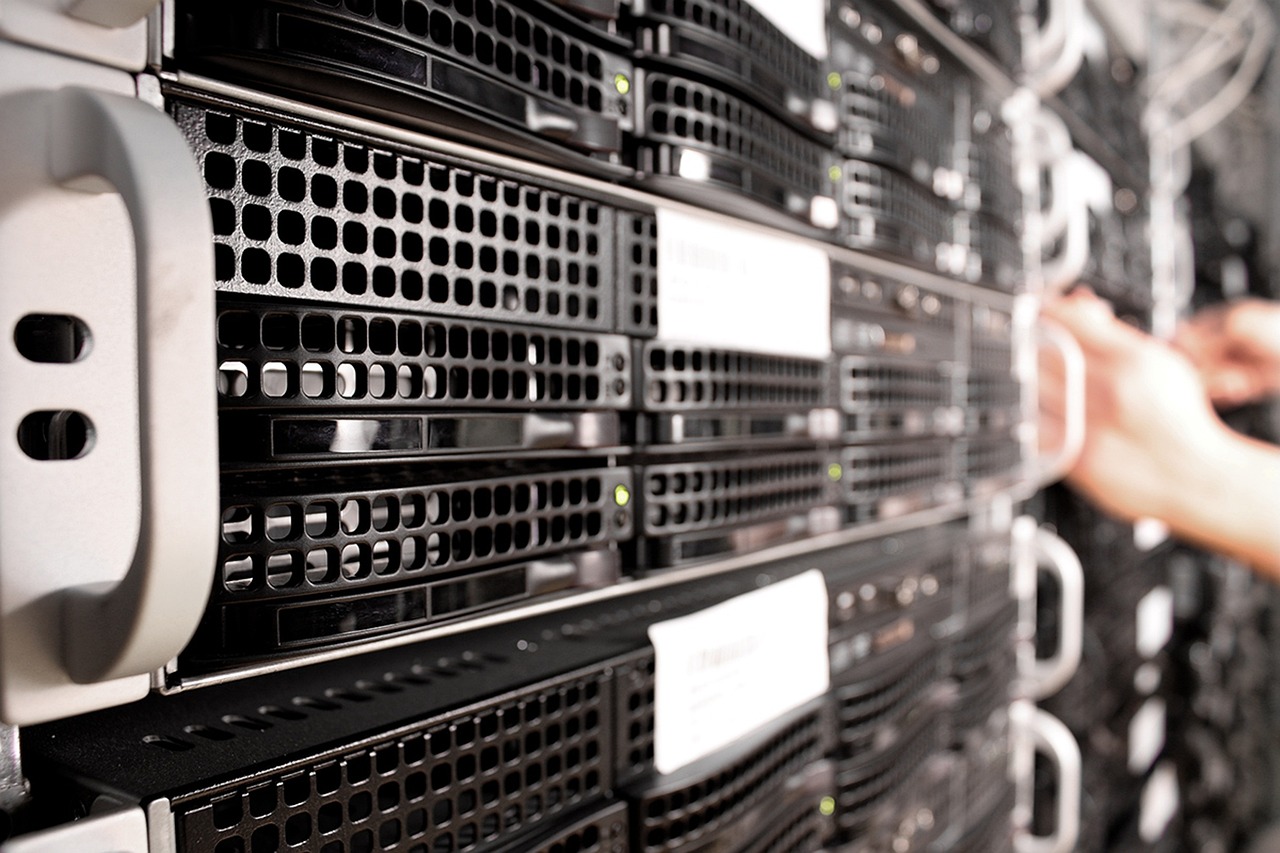 Ce înveți din arhitecturile cloud enterprise despre stocarea și backup-ul datelor pe VPS